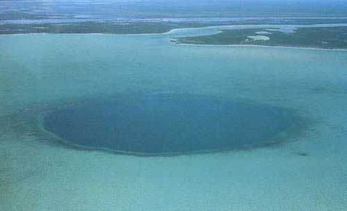 Trou bleu en eaux peu profondes